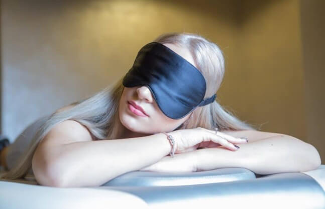 Những miếng bịt mắt giúp ngủ nhanh hơn