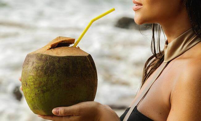 Những tác dụng của nước dừa đối với sức khỏe