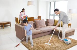 Dọn dẹp nhà cửa là cách tốt để phòng tránh nhiễm chì