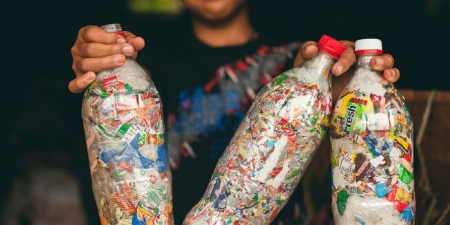 Những viên gạch sinh thái làm từ vỏ chai nhựa