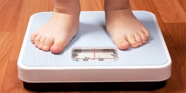 Trẻ tăng cân chậm là một dấu hiệu trẻ thiếu vitamin