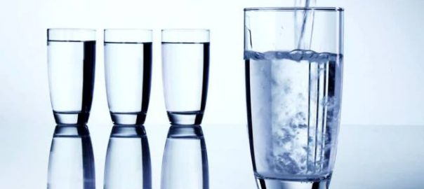 Axit là gì? Nước có tính axit ảnh hưởng như thế nào tới sức khỏe?