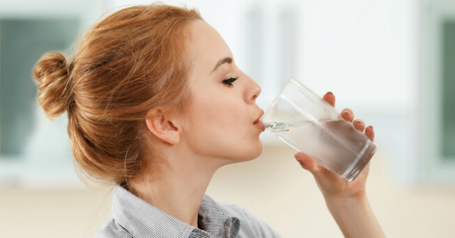 Dấu hiệu cơ thể cho thấy bạn chưa uống đủ nước mỗi ngày