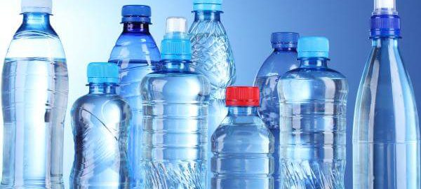 Thói quen uống nước đóng chai hàng ngày có thực sự tốt?