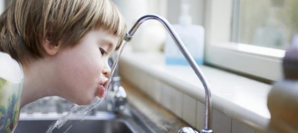 Tác hại của ô nhiễm nguồn nước tới trẻ nhỏ